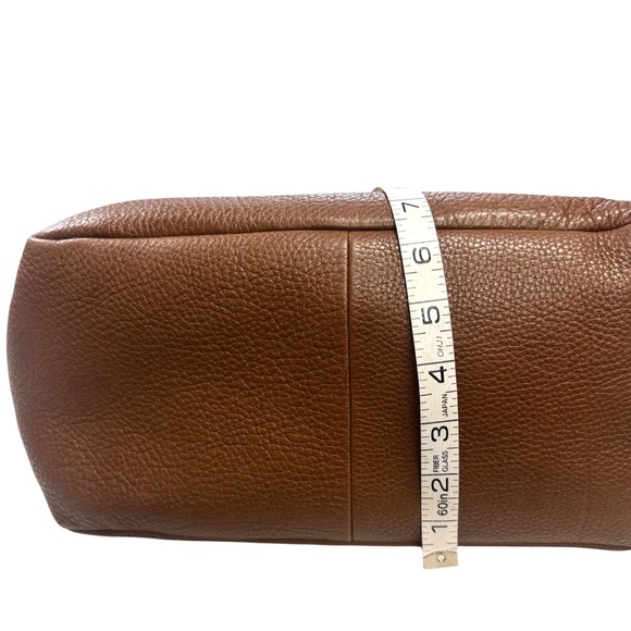 Gucci Pebble Leather Bree Tote - Picture 13 of 16